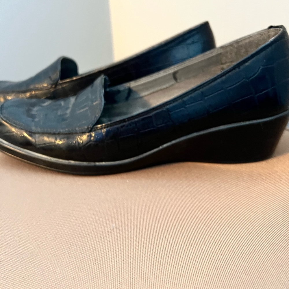 Elegant Black Loafers for Women